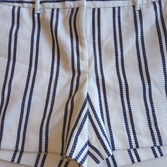 Ann Taylor Factory Signature Shorts Size 12 White Navy Stripe Preppy Summer - Picture 4 of 6